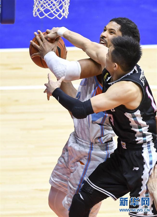 （体育）（1）篮球——CBA季后赛半决赛：新疆广汇汽车队晋级决赛