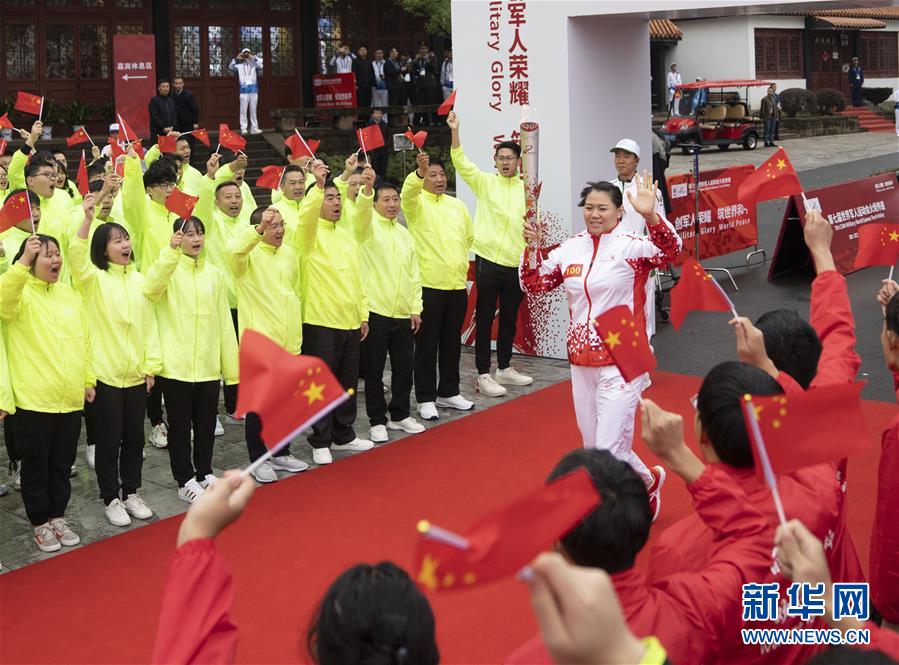 （军运会）（16）军运会火炬传递活动在武汉举行