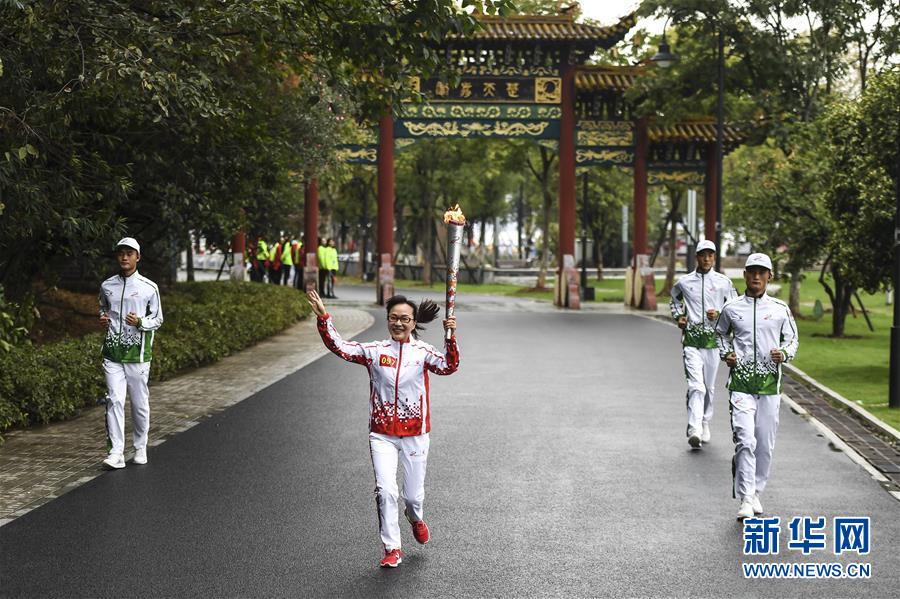 （军运会）（12）军运会火炬传递活动在武汉举行