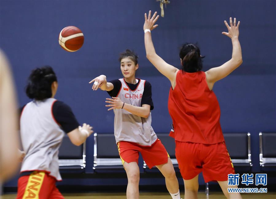 （体育）（11）篮球——中国女篮新春媒体公开训练在京举行